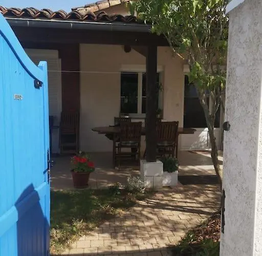 La Porte Bleue