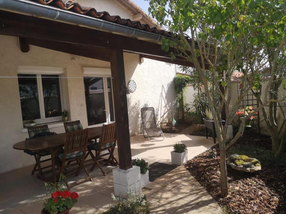 La Porte Bleue Holiday home Vouneuil-sous-Biard