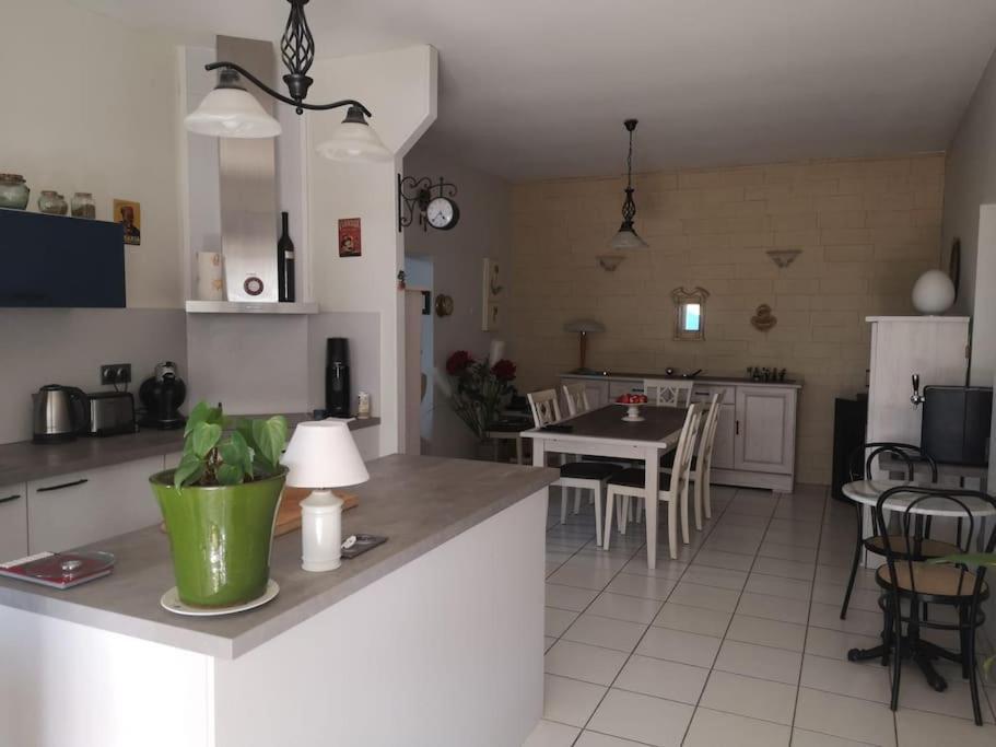 La Porte Bleue Holiday home Vouneuil-sous-Biard